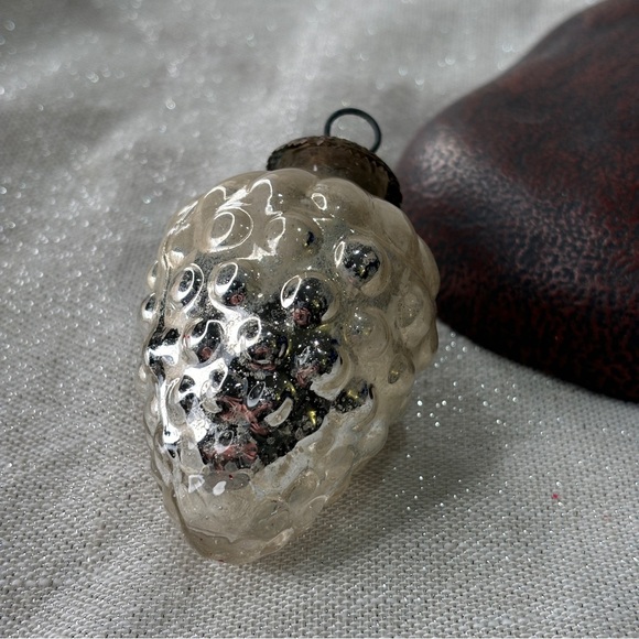 Vintage 3.25" KUGEL GERMAN SILVER MERCURY GLASS GRAPE CLUSTER CHRISTMAS ORNAMENT - Picture 4 of 6
